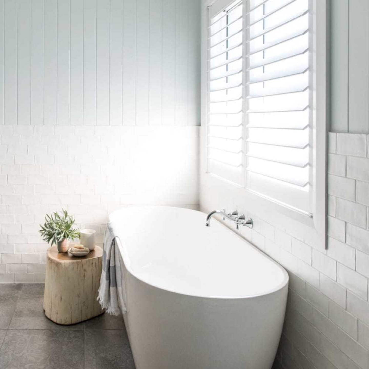 Bathroom Blinds to Battle Moisture: A Comprehensive Guide