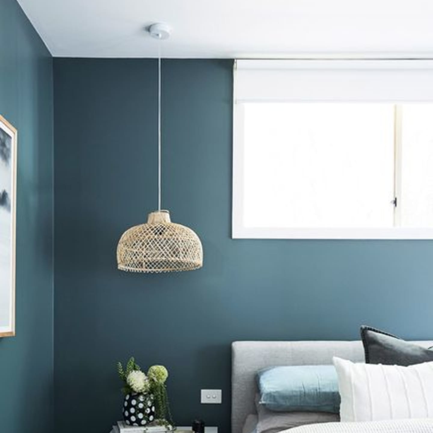 Outside the frame - Face fit with architrave