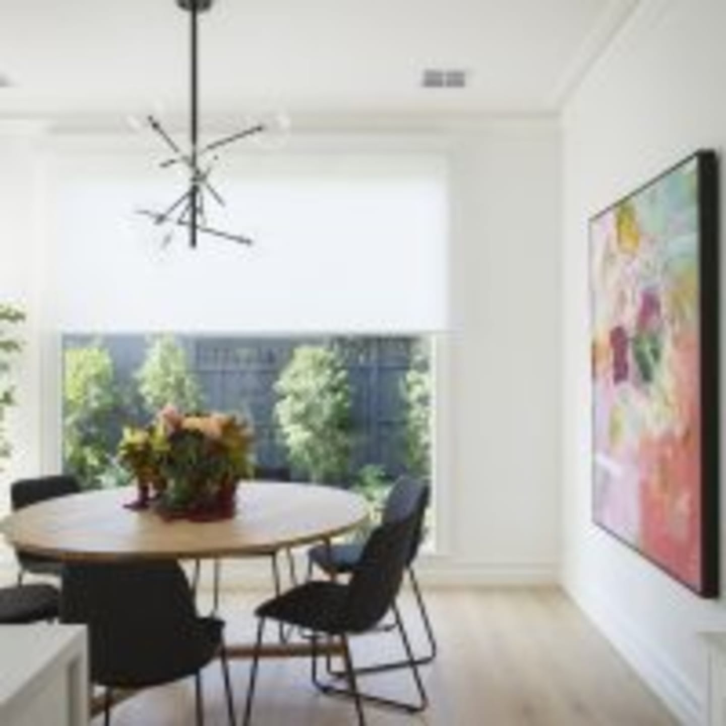 Outside the frame - Face fit with architrave