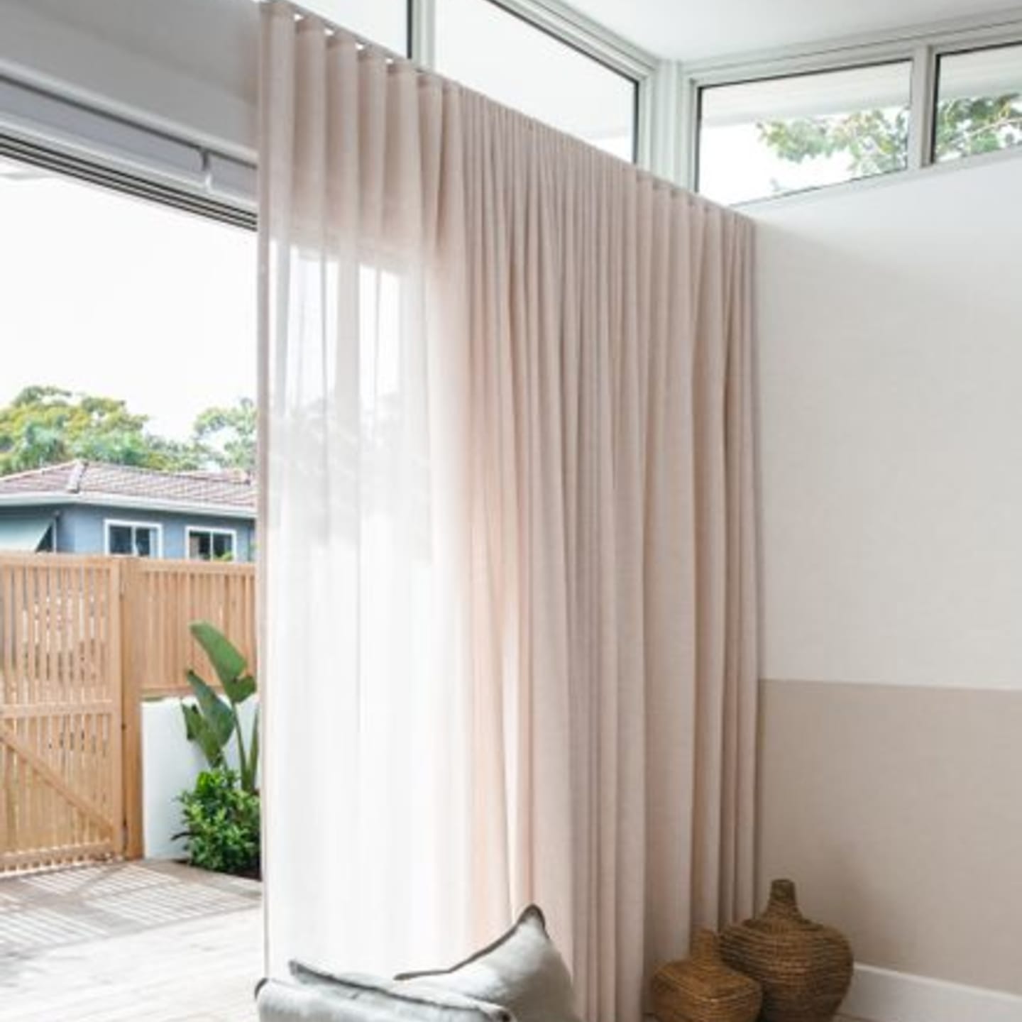 Outside the frame - Face fit