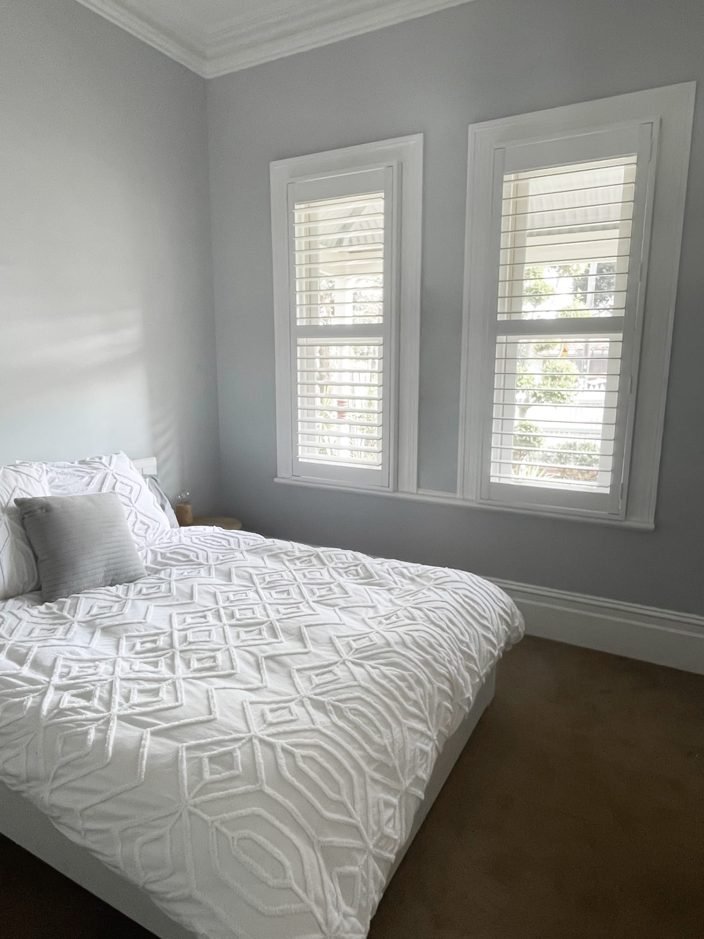 undefinedPlantation Shutters: Pros and con