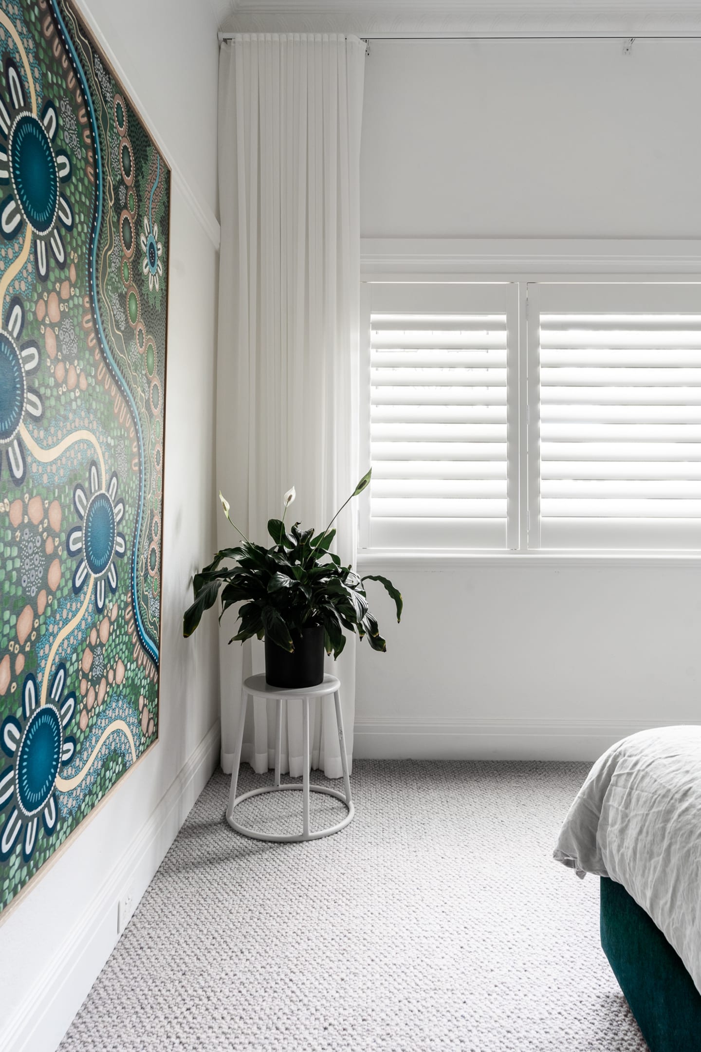 undefinedExpert guide: how to pair Plantation Shutters with curtains