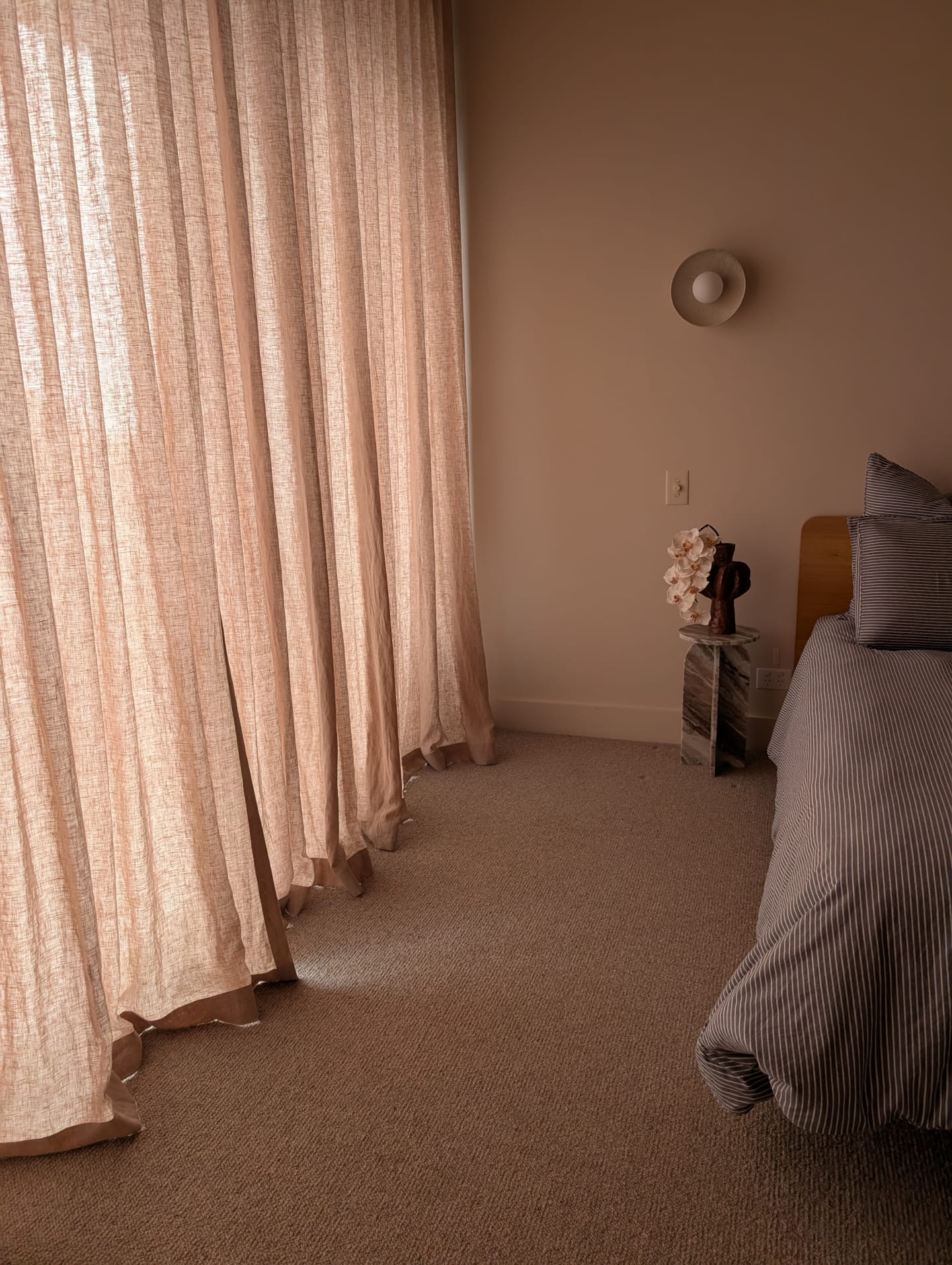undefinedWhat Is Colour Drenching and How Do Curtains Fit In?